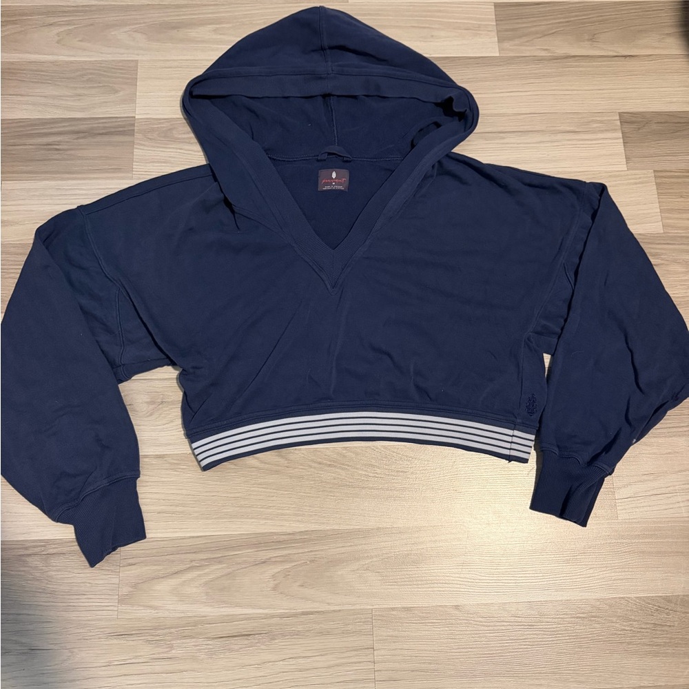 FREE PEOPLE MOVEMENT Grand Slam Cropped Navy Hooded Sweatshirt -size M